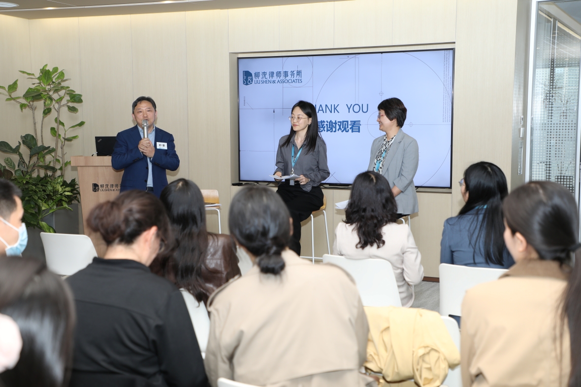 邱军圆桌.JPG